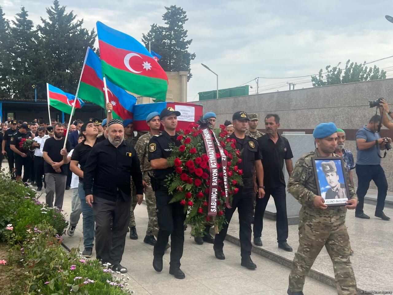 В Баку прошла церемония захоронения останков шехида I Карабахской войны