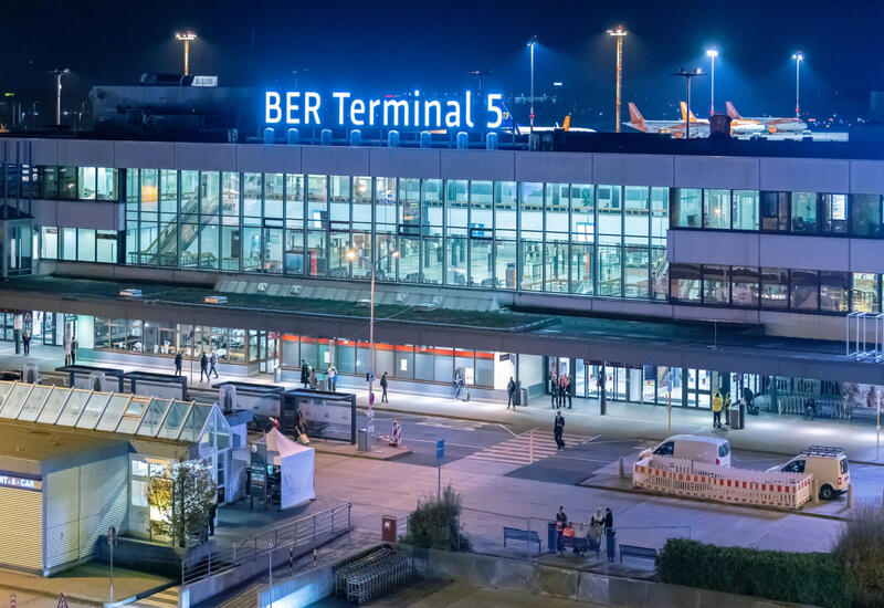 Аэропорт Берлина приостановил работу