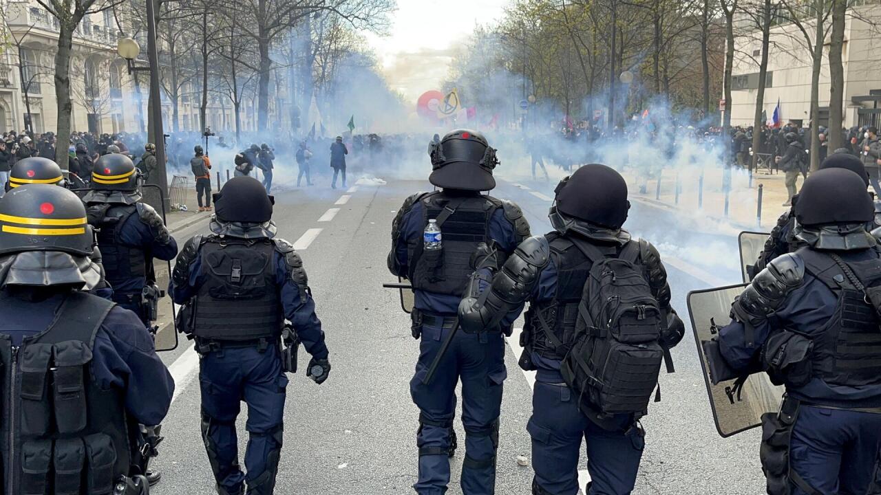 Полиция применила слезоточивый газ для разгона протестующих во Франции