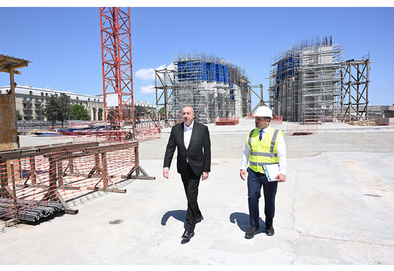 Президент Ильхам Алиев ознакомился со строительными работами в Парке Победы в Баку