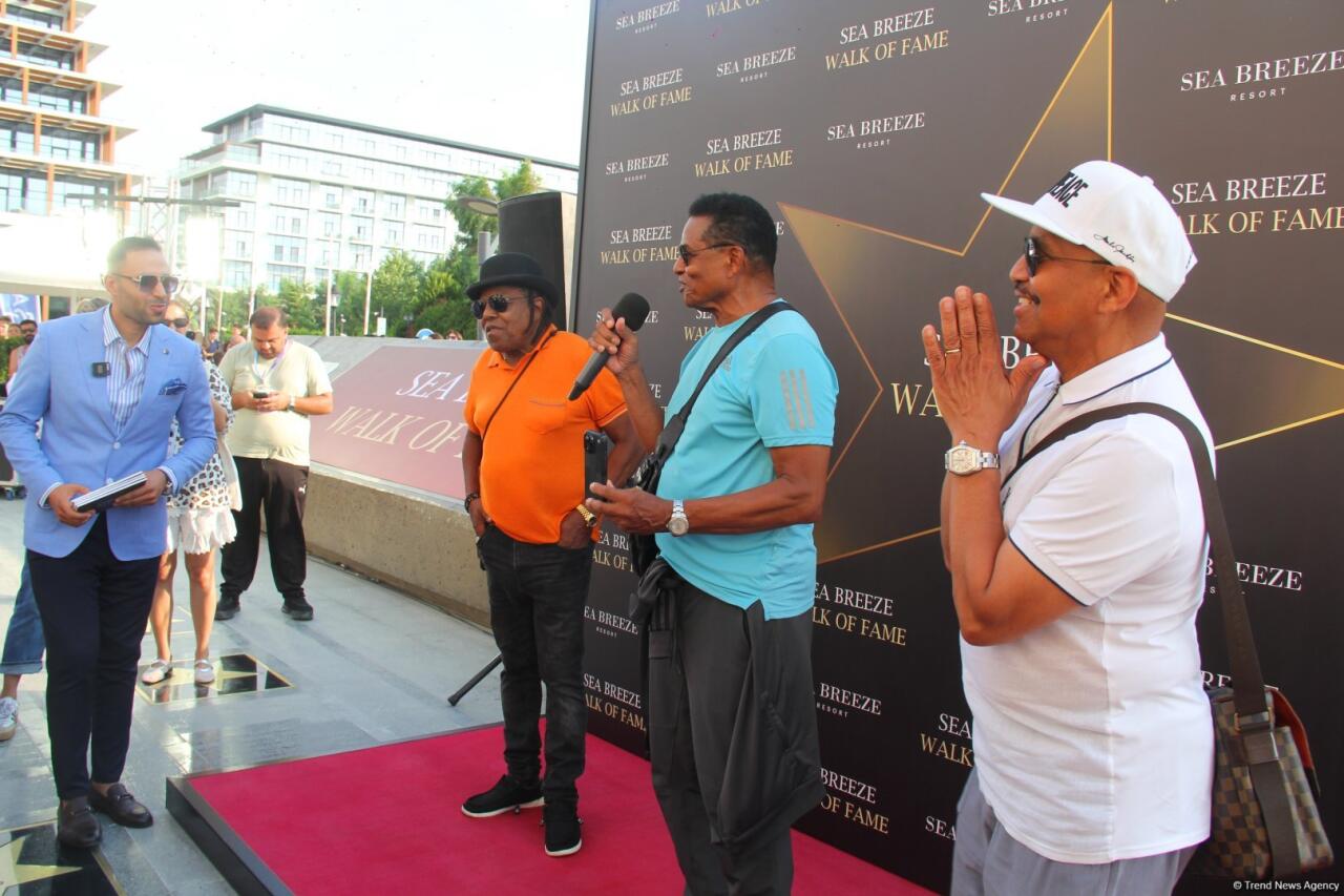 Легендарная группа The Jacksons заложила звезду в Sea Breeze Walk of Fame в Баку