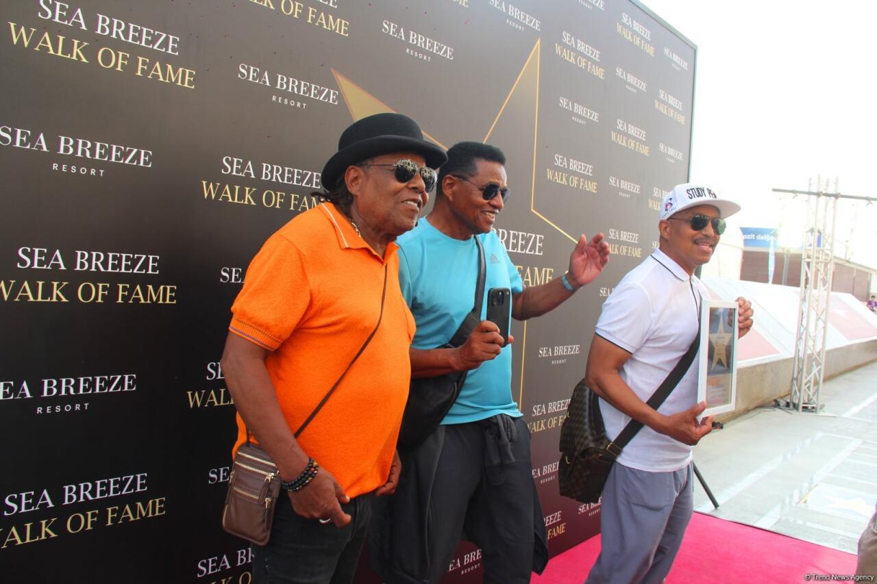 Легендарная группа The Jacksons заложила звезду в Sea Breeze Walk of Fame в Баку