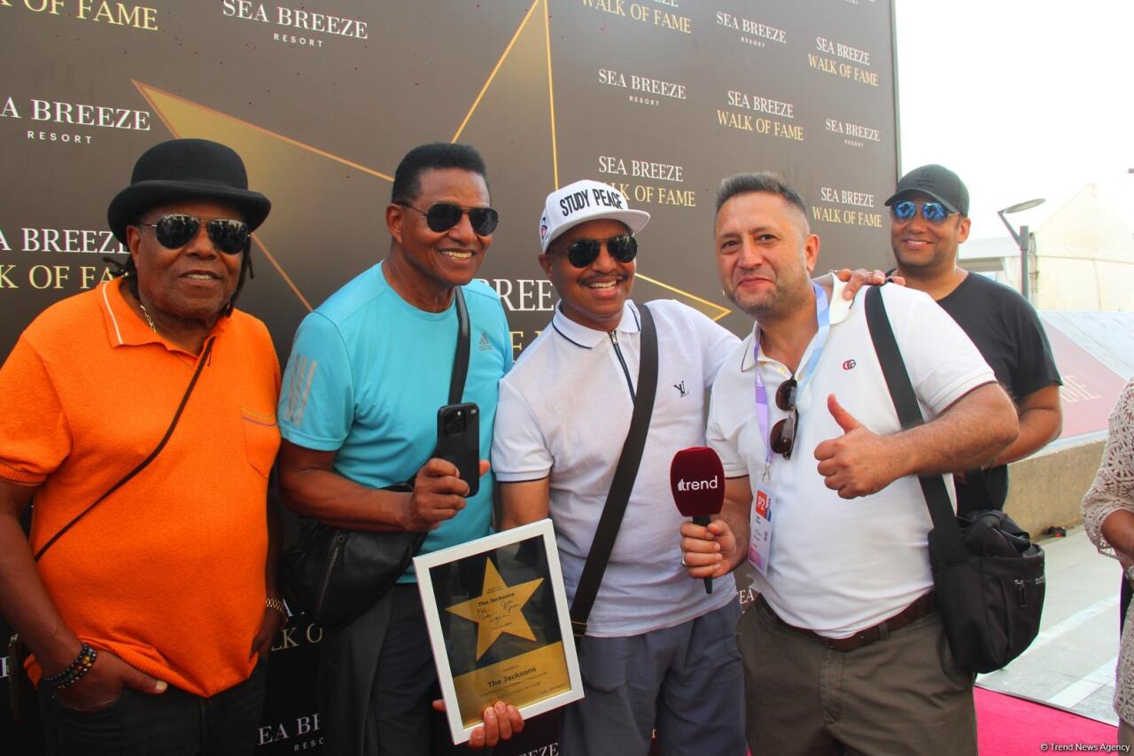 Легендарная группа The Jacksons заложила звезду в Sea Breeze Walk of Fame в Баку