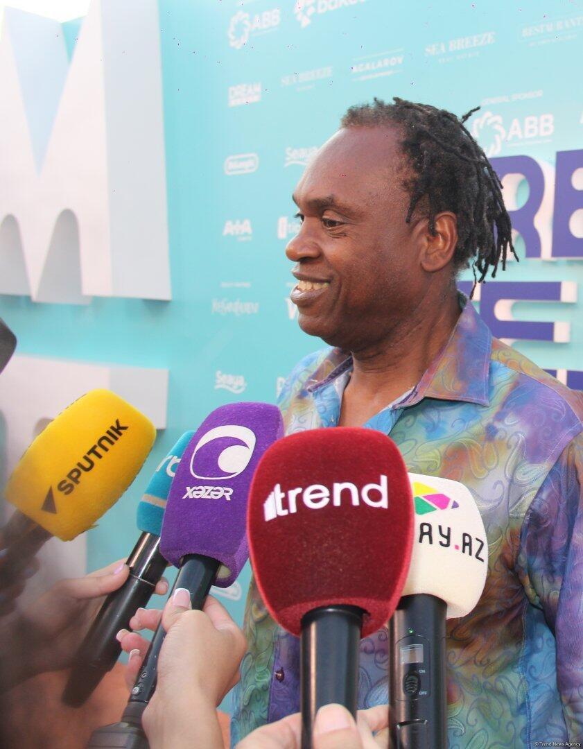 Dr.Alban и звезды в красочных нарядах на красной дорожке Dream Fest в Баку