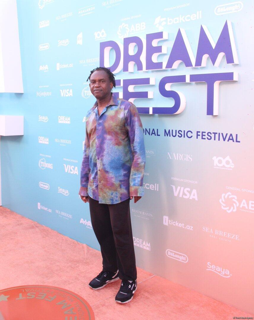 Dr.Alban и звезды в красочных нарядах на красной дорожке Dream Fest в Баку