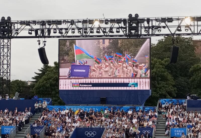 Париж-2024: Азербайджанская делегация прошла на параде на открытии Олимпиады
