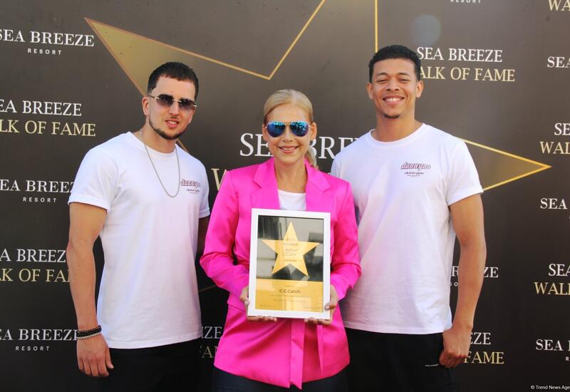 "Королева диско" 80-90-х СС Сatch заложила звезду в Sea Breeze Walk of Fame в Баку