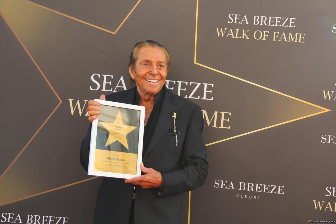 Джанни Руссо заложил звезду в Sea Breeze Walk of Fame в Баку
