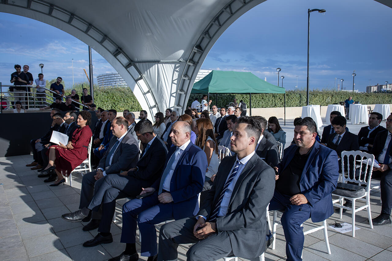 Введена в эксплуатацию СЭС на озере Бёюкшор