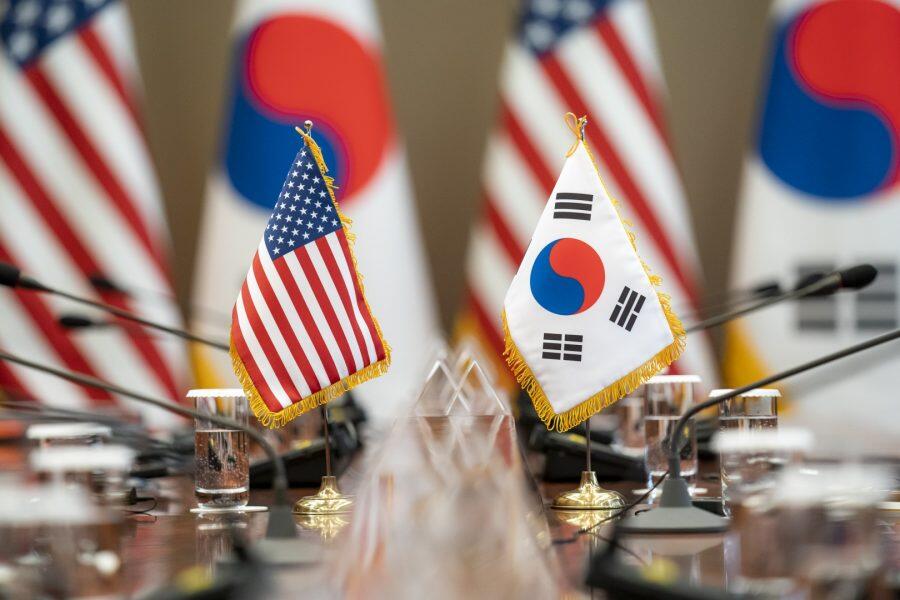 США и Южная Корея проводят учения с боевыми стрельбами на границе с КНДР