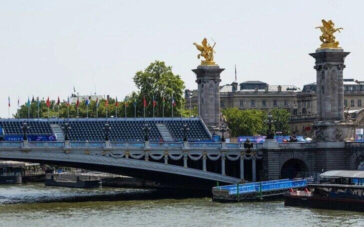 Париж-2024: плохое качество воды в Сене помешало триатлонистам