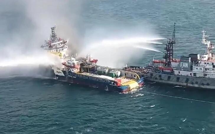 Пожар на судне в Каспийском море полностью потушен