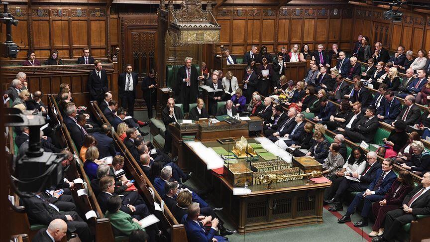 В Британии призвали немедленно созвать парламент