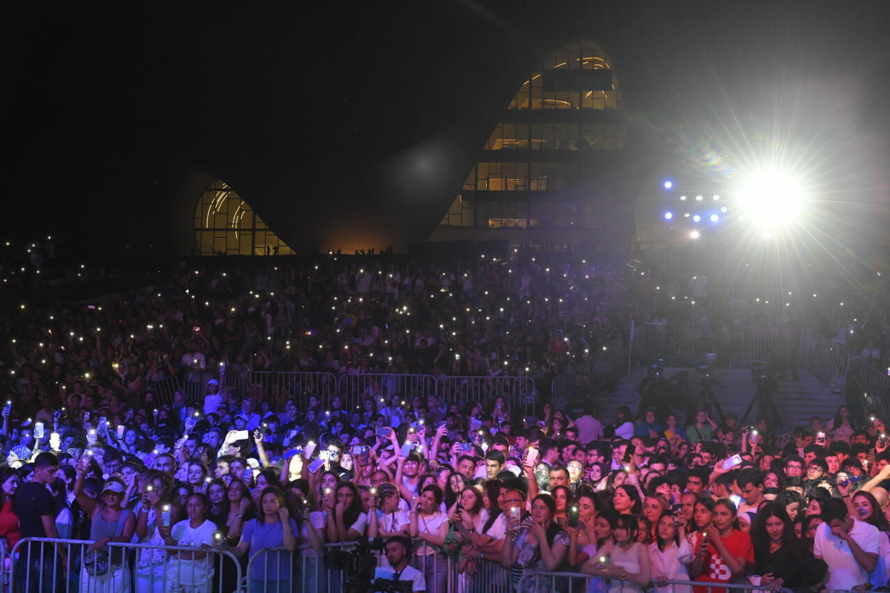 Heydər Əliyev Mərkəzinin parkında “Yay Festivalı” bağlanış konserti keçirilib