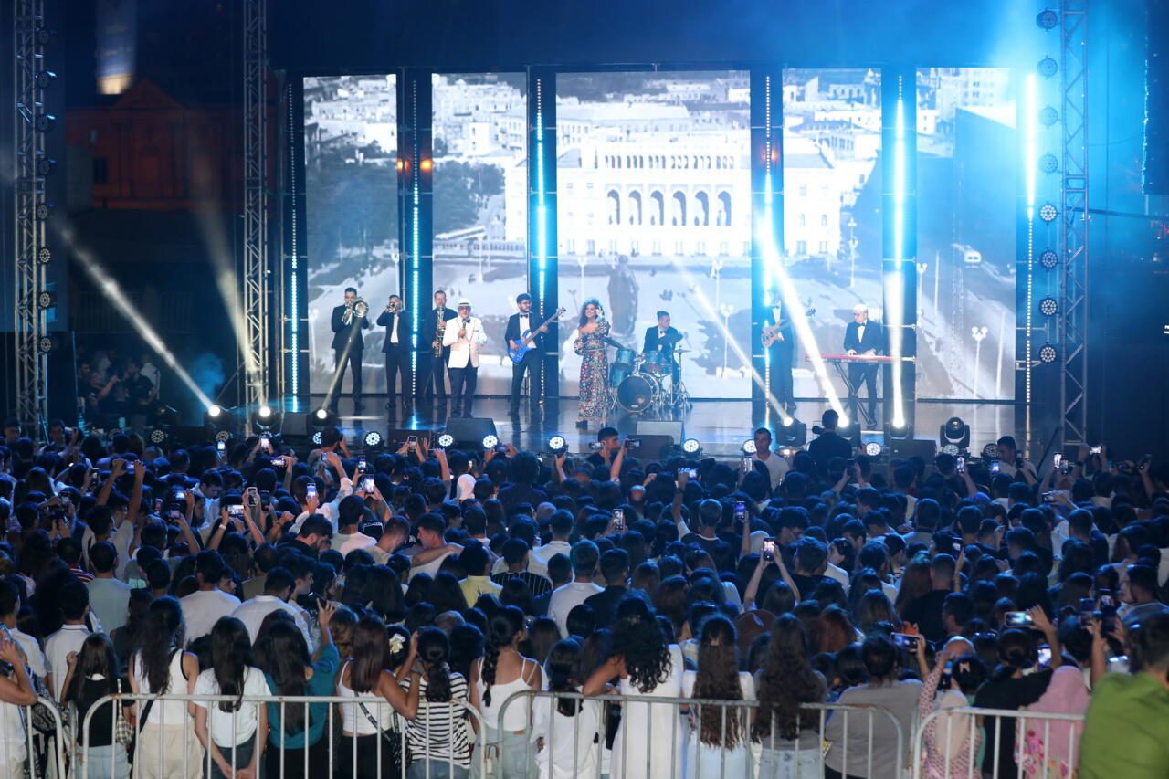 Heydər Əliyev Mərkəzinin parkında “Yay Festivalı” bağlanış konserti keçirilib