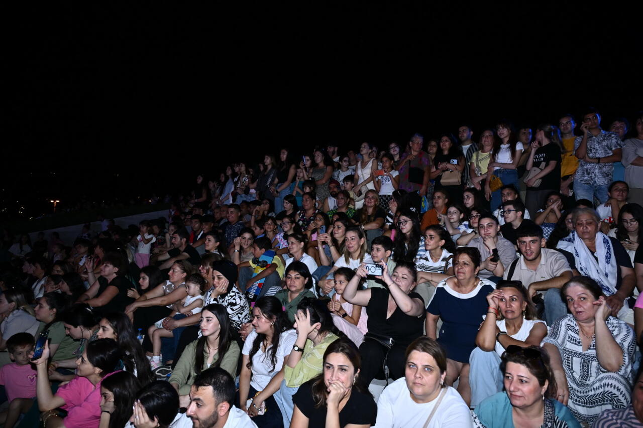 Heydər Əliyev Mərkəzinin parkında “Yay Festivalı” bağlanış konserti keçirilib