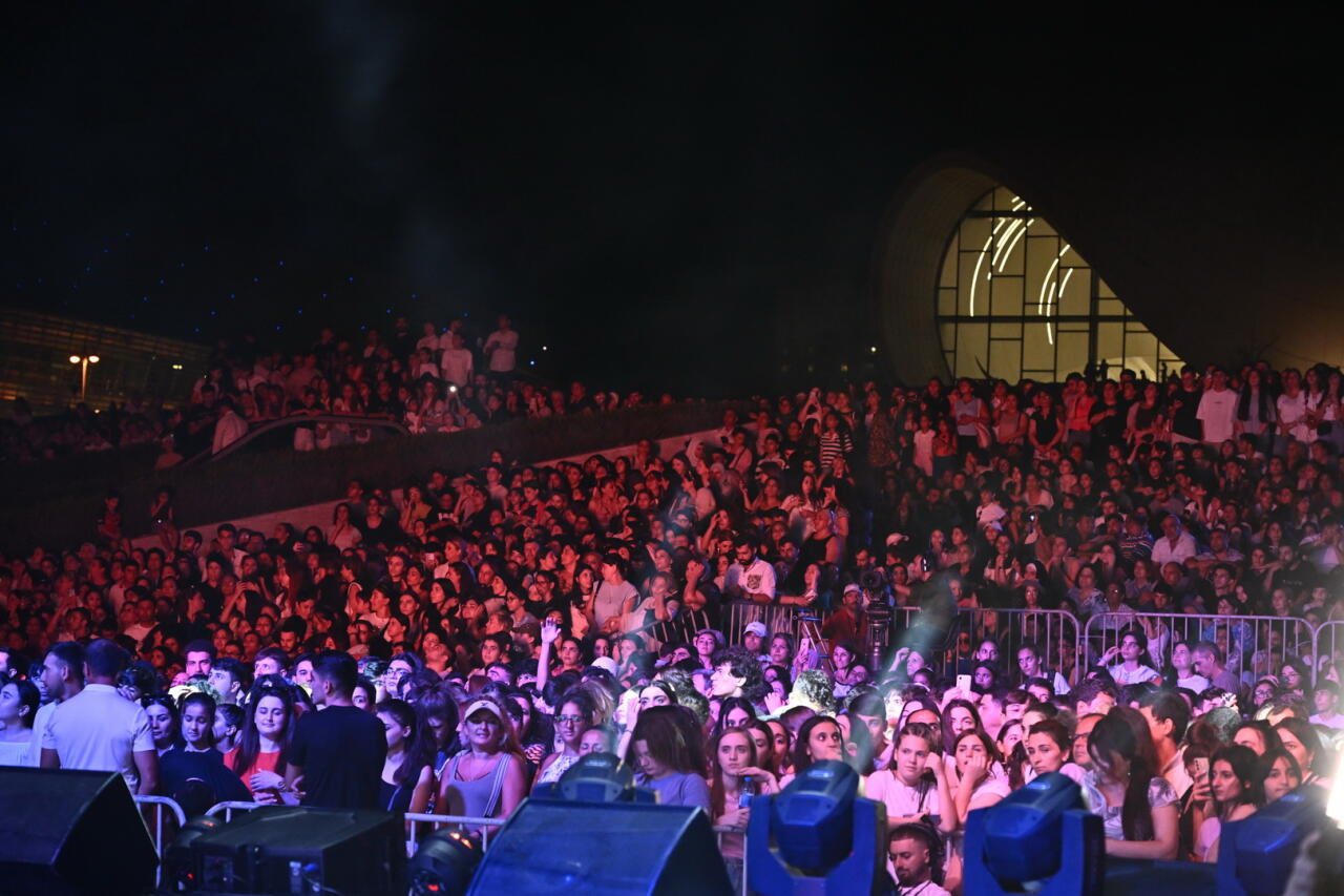 Heydər Əliyev Mərkəzinin parkında “Yay Festivalı” bağlanış konserti keçirilib