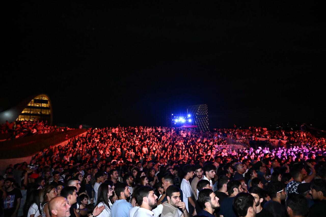 Heydər Əliyev Mərkəzinin parkında “Yay Festivalı” bağlanış konserti keçirilib