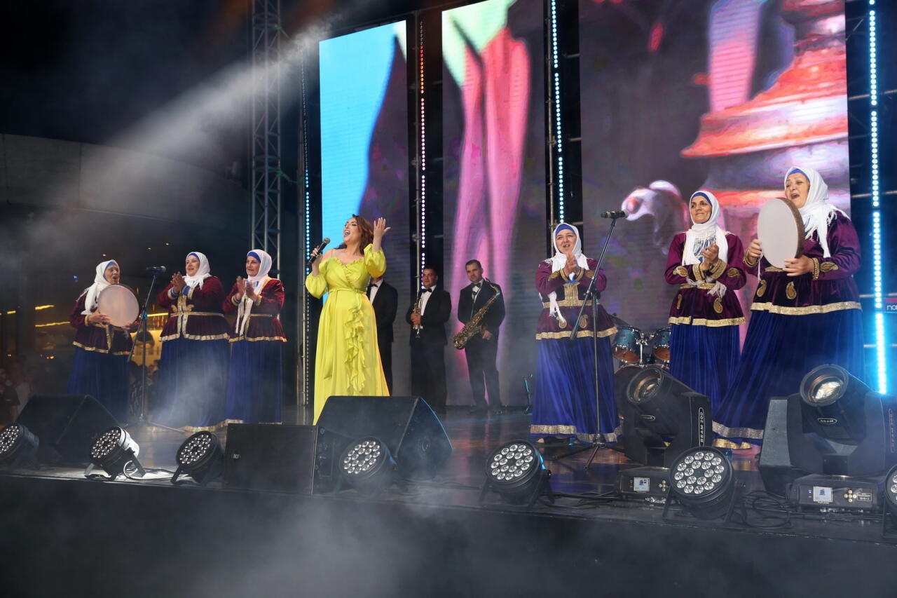 Heydər Əliyev Mərkəzinin parkında “Yay Festivalı” bağlanış konserti keçirilib