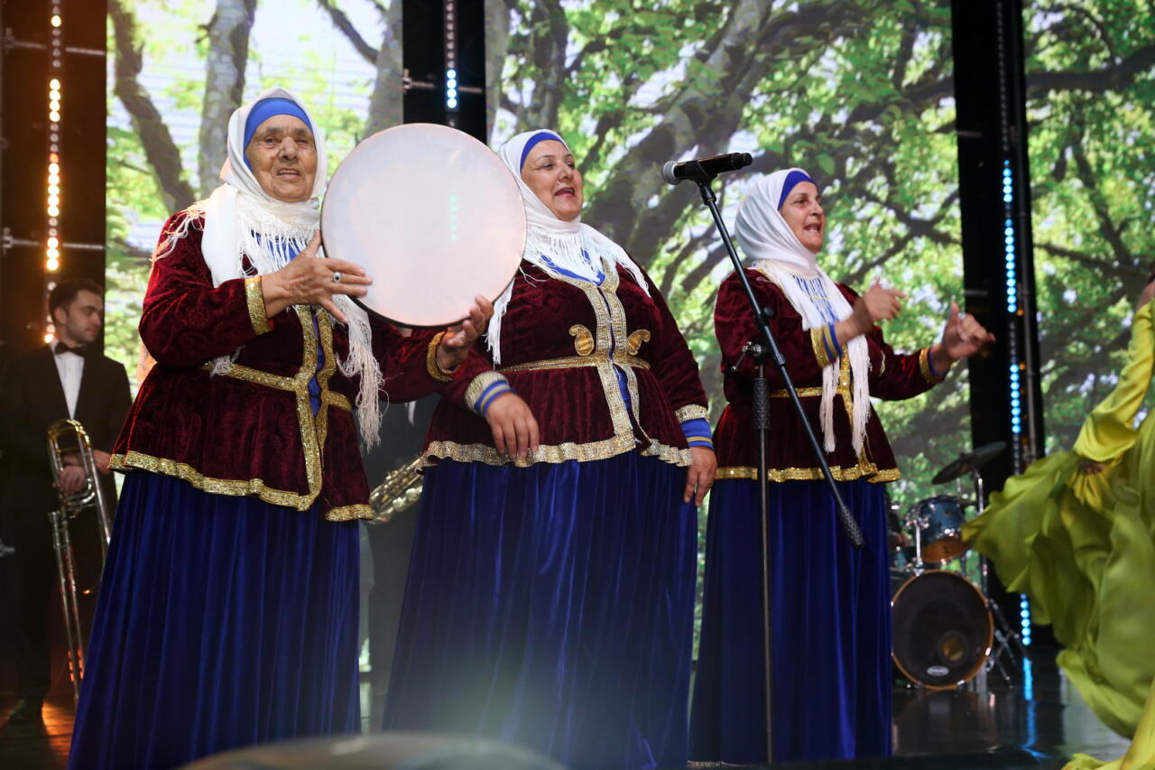 Heydər Əliyev Mərkəzinin parkında “Yay Festivalı” bağlanış konserti keçirilib