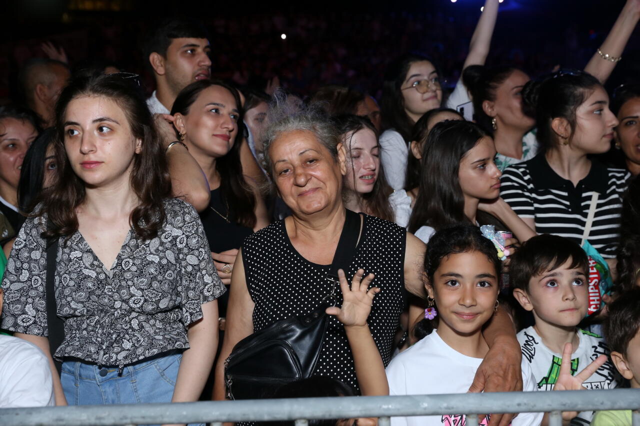 Heydər Əliyev Mərkəzinin parkında “Yay Festivalı” bağlanış konserti keçirilib