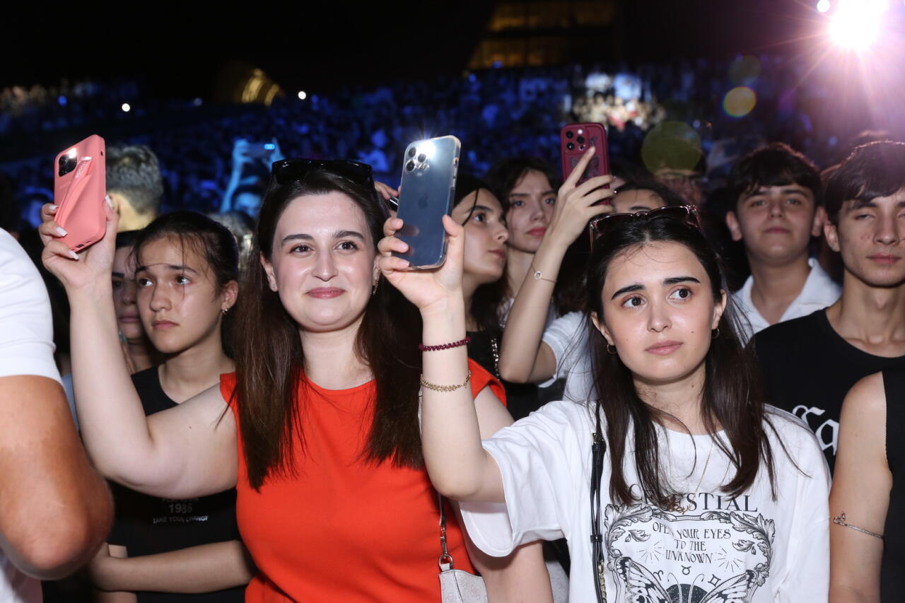 Heydər Əliyev Mərkəzinin parkında “Yay Festivalı” bağlanış konserti keçirilib