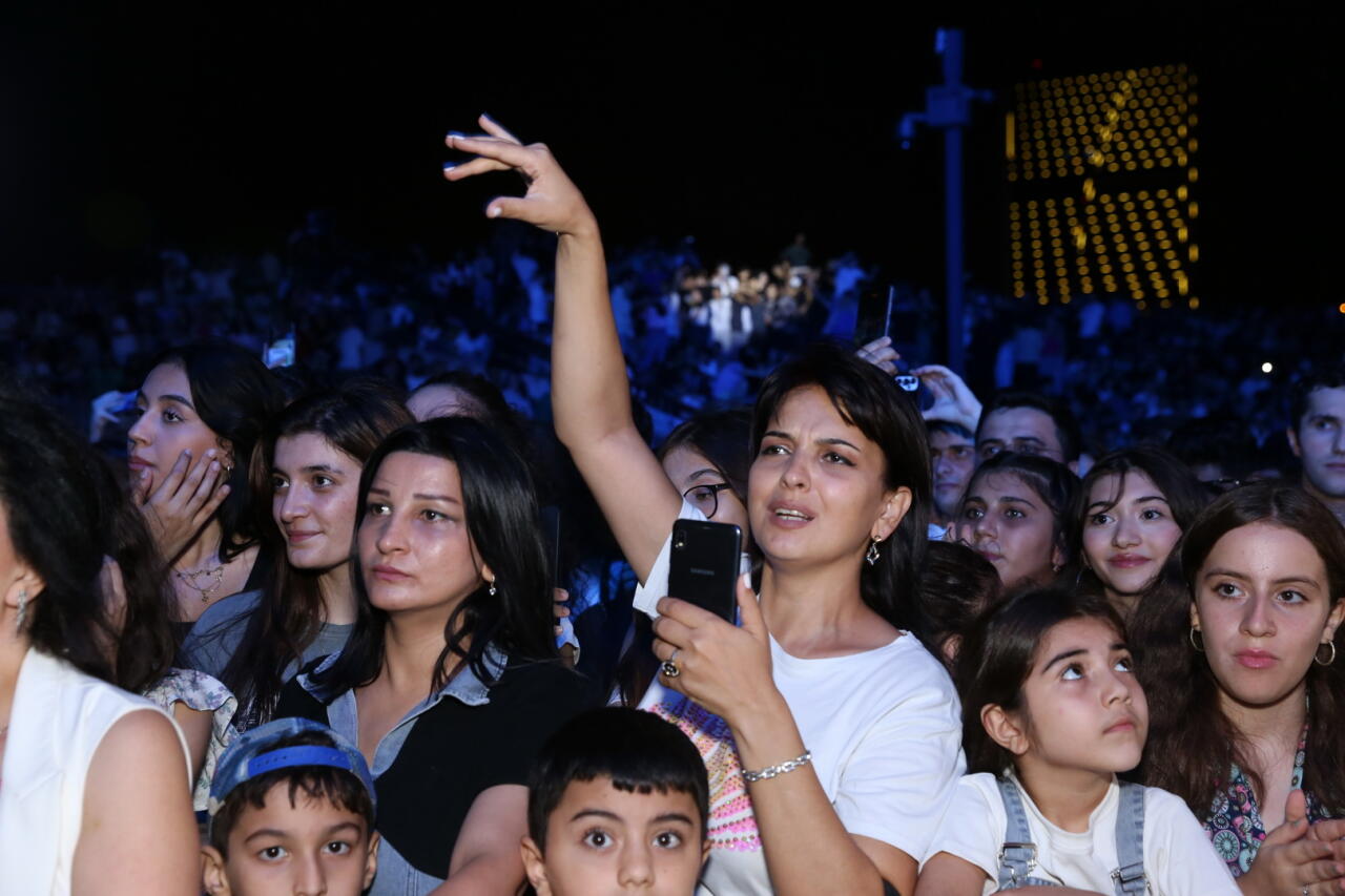 Heydər Əliyev Mərkəzinin parkında “Yay Festivalı” bağlanış konserti keçirilib