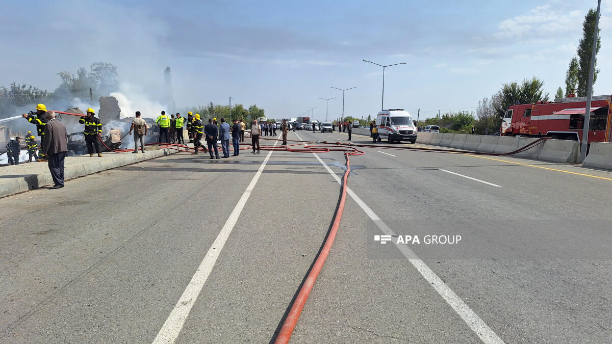 В Азербайджане перевернулся бензовоз - произошел пожар