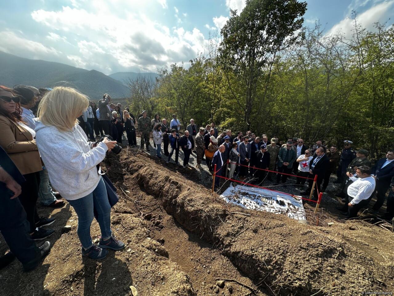 В Агдере проведён осмотр массового захоронения