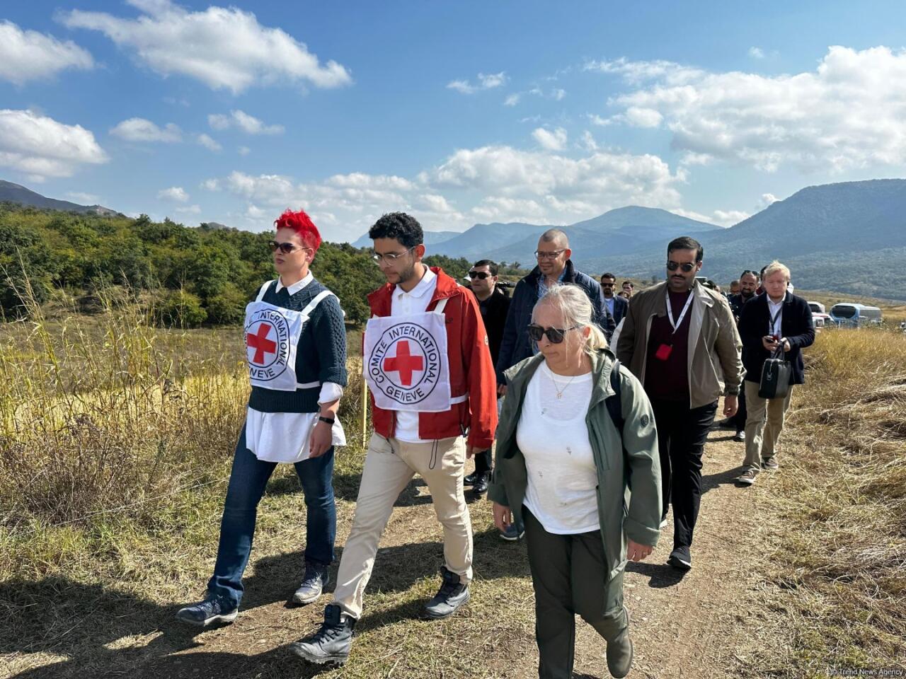 Ağdərədə aşkarlanmış kütləvi məzarlığa baxış keçirilib