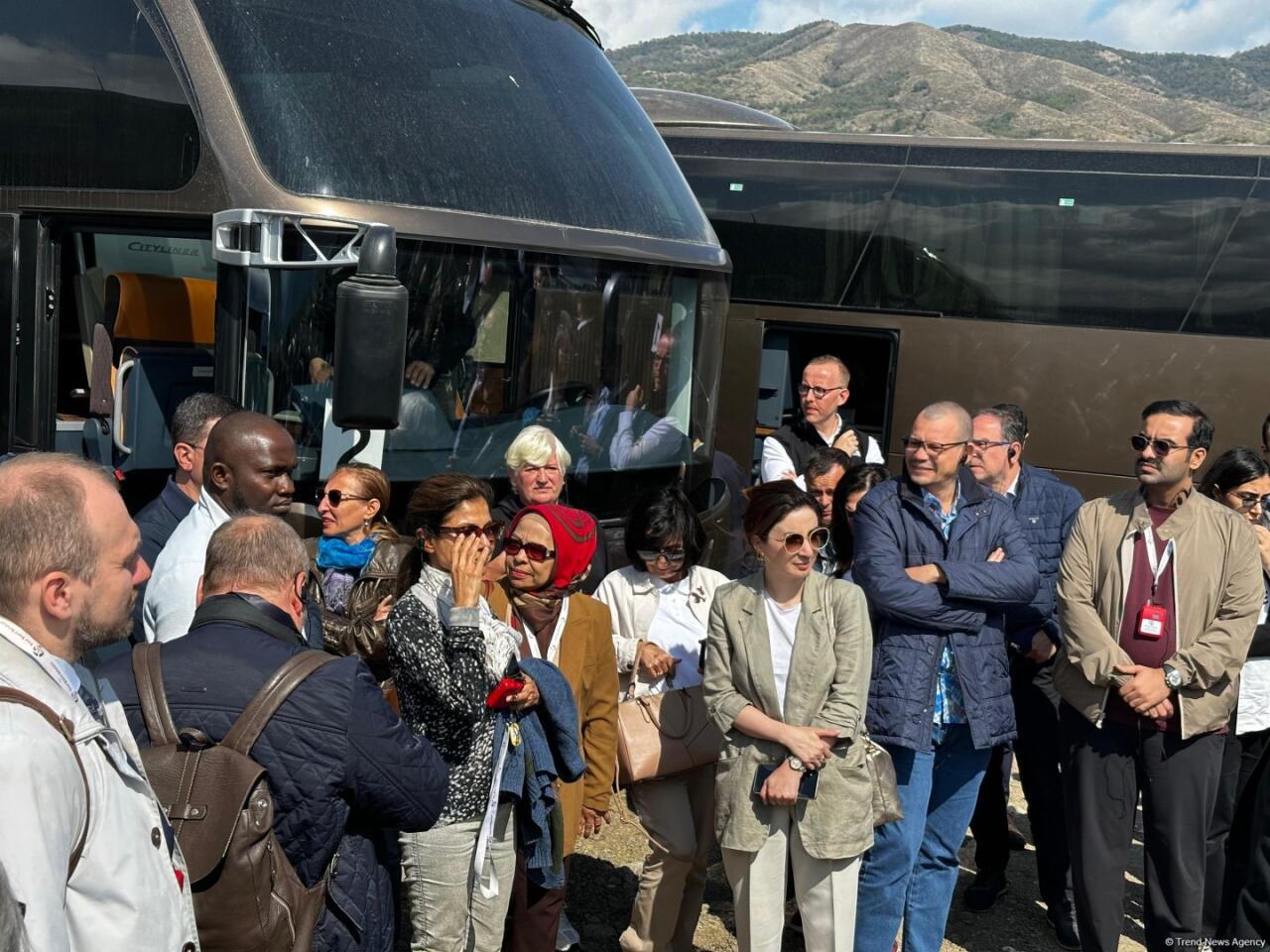 Ağdərədə aşkarlanmış kütləvi məzarlığa baxış keçirilib