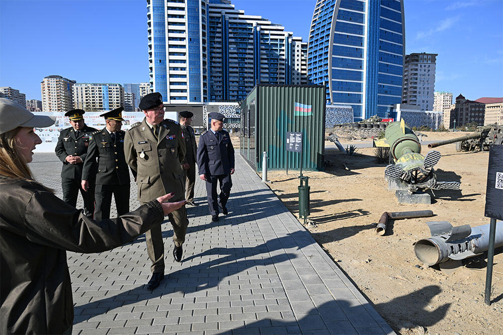 Керим Велиев обсудил военное сотрудничество с делегацией НАТО