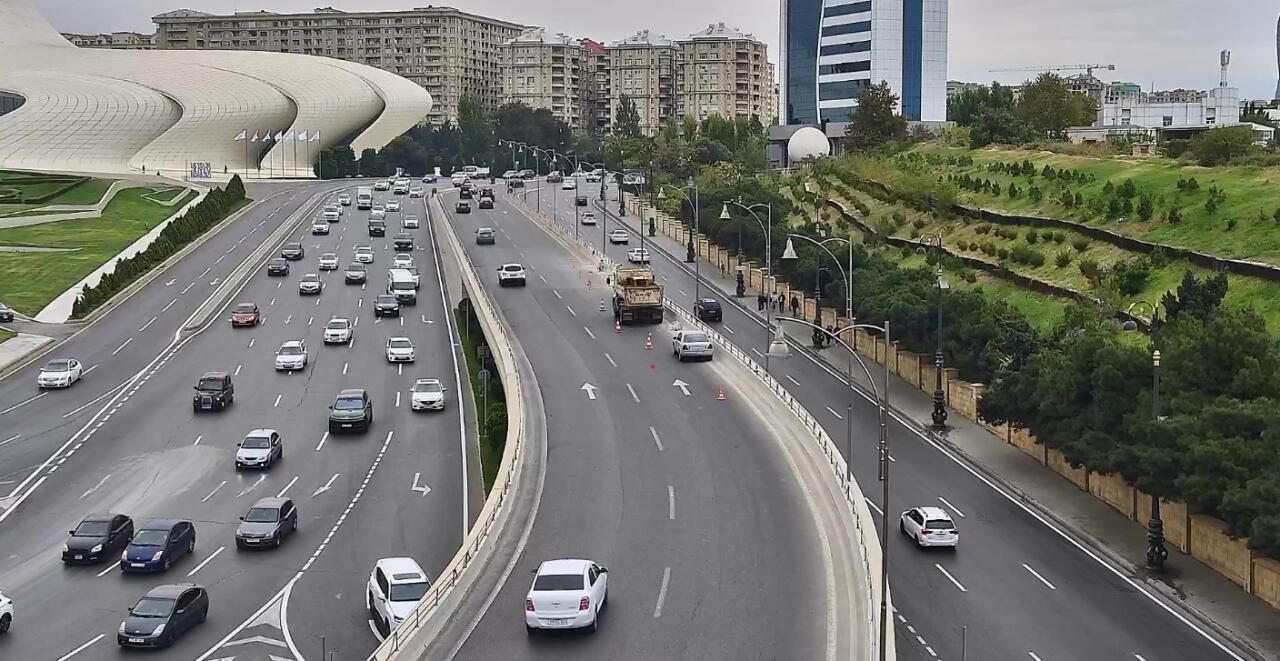 Bakının bu prospektində qısamüddətli təmir işləri aparılır