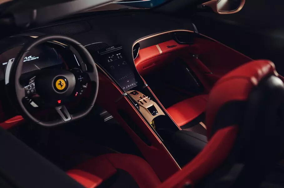 С салоном из резины, дерева и песка: уникальный Ferrari Roma Spider Tailor Made