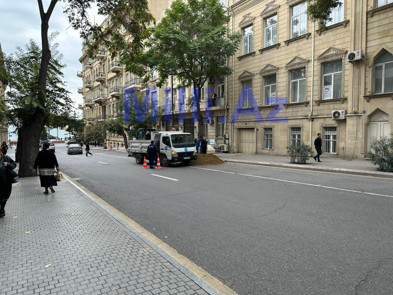 В центре Баку провалилась дорога