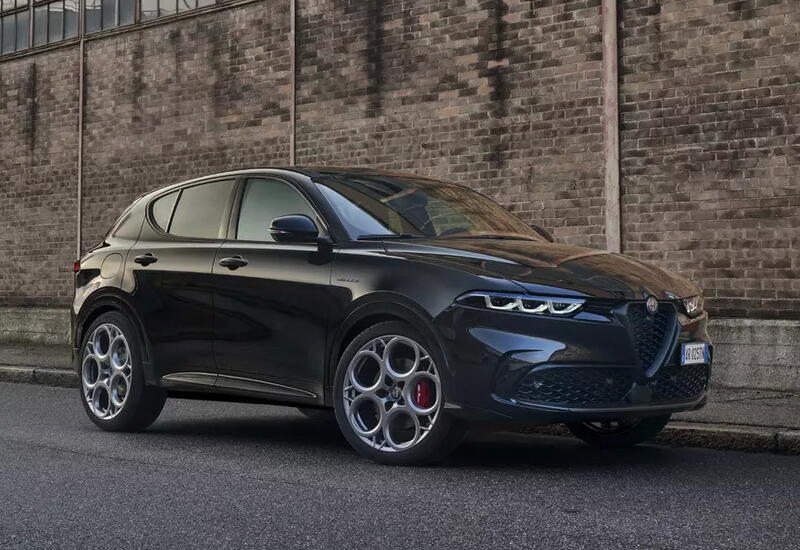 Alfa Romeo слегка обновила интерьер кроссовера Tonale