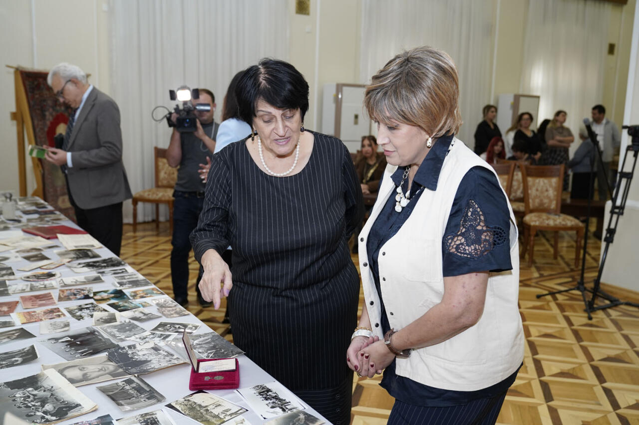 Азербайджанцы увидели личные вещи выдающихся представителей культуры