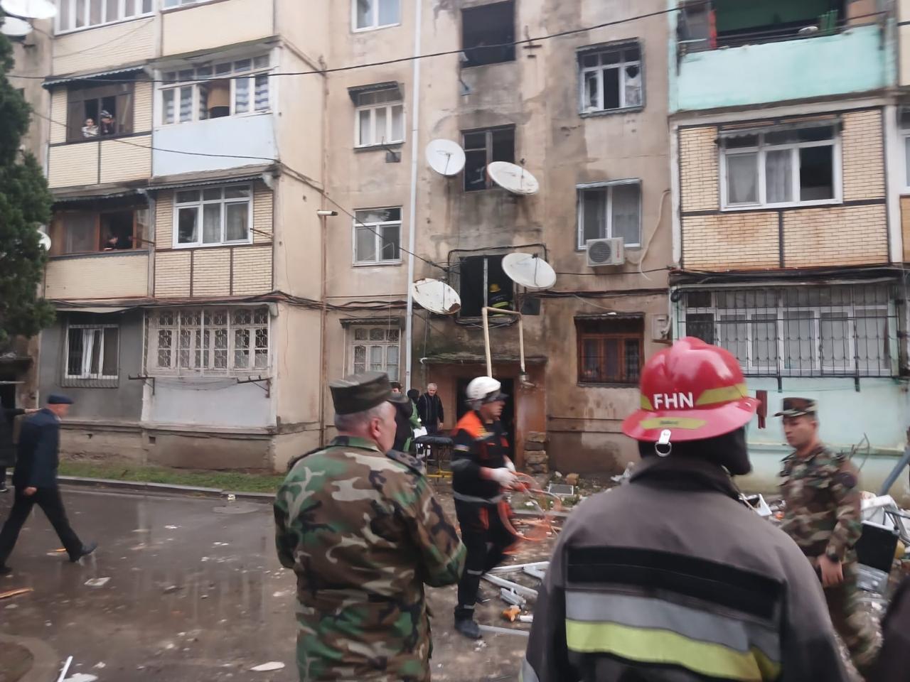 Мощный взрыв в жилом доме в Гяндже