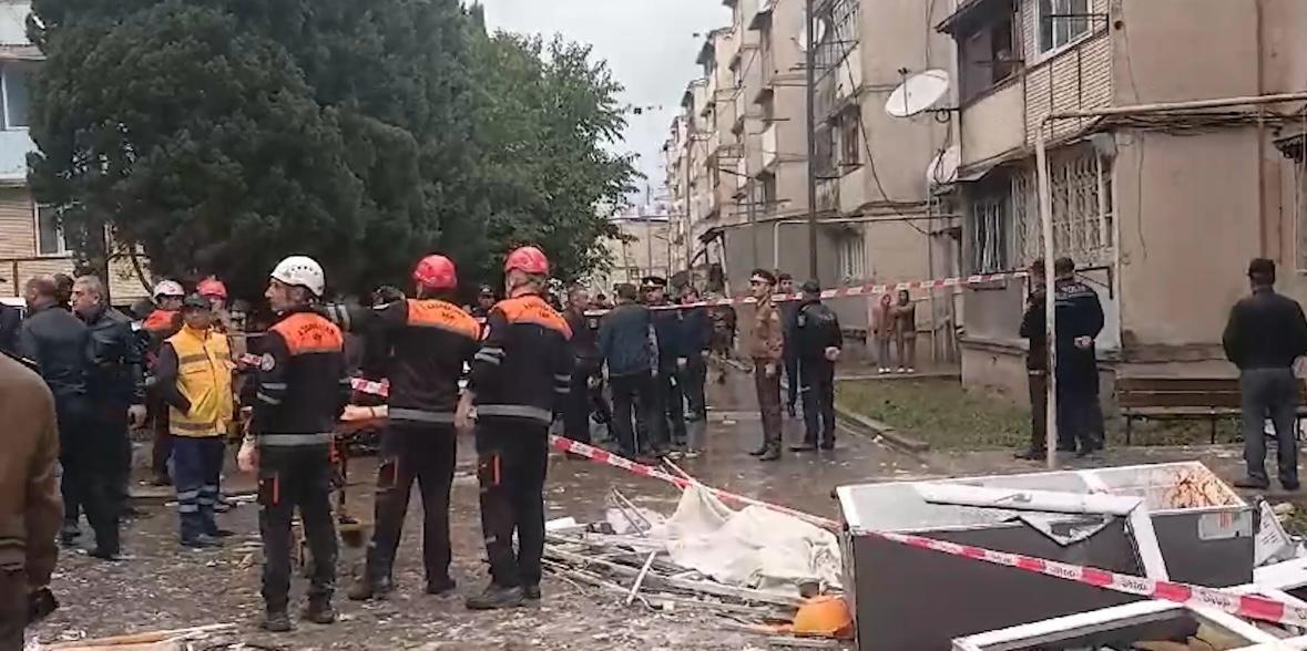 Мощный взрыв в жилом доме в Гяндже