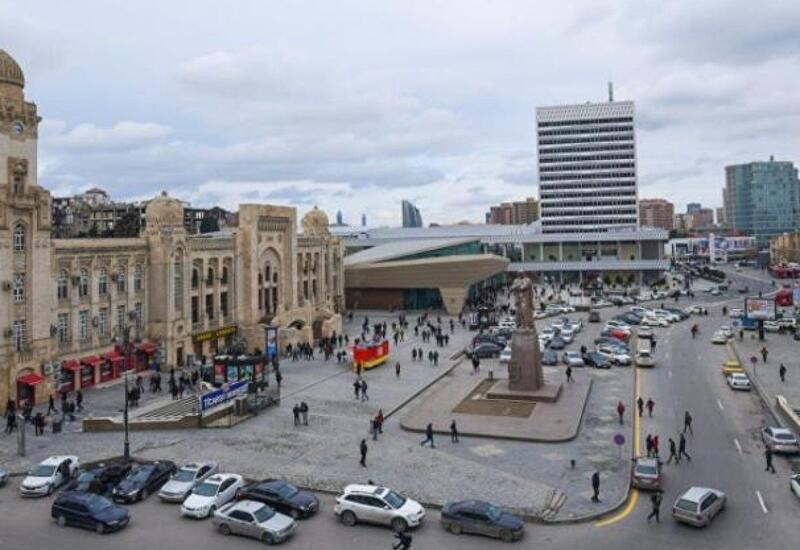 "28 May" metro stansiyasının yaxınlığındakı yolda