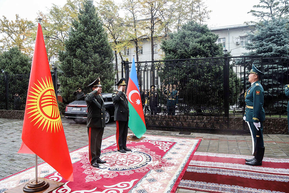 Zakir Həsənov qırğızıstanlı həmkarı ilə görüşüb