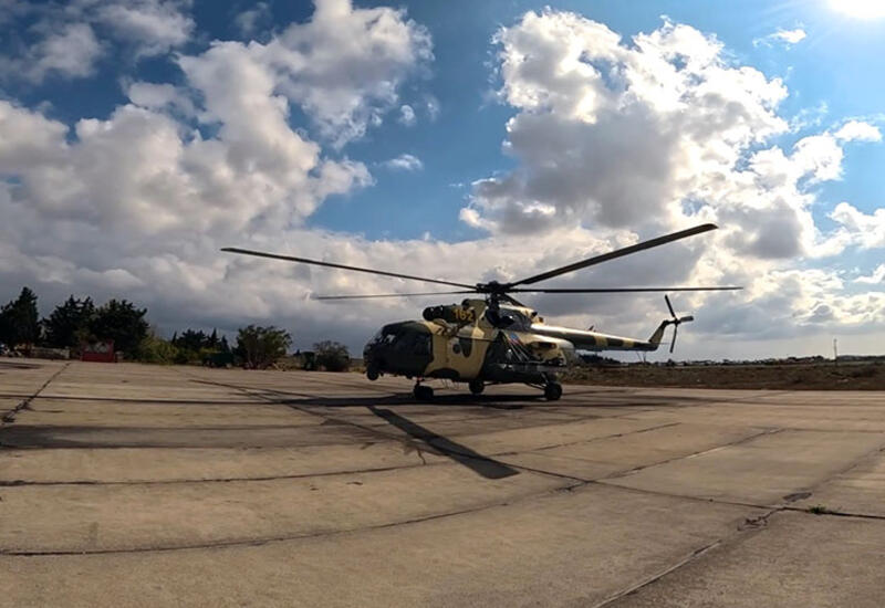 Азербайджан поднял в небо боевые вертолеты