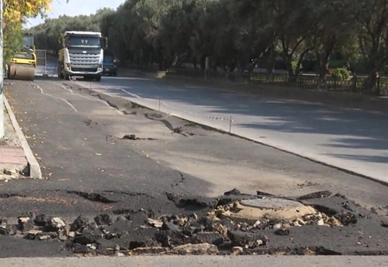 Bakıda yeni asfaltlanan yol çökdü