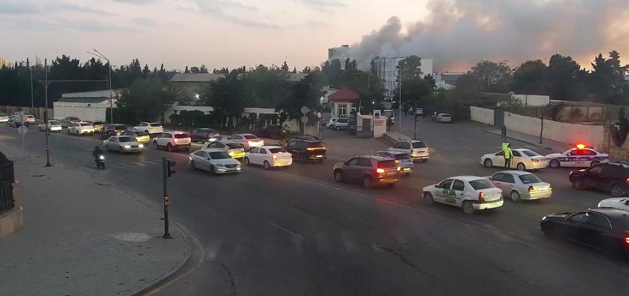 Ограничения на движение сняли после сильного пожара в Баку