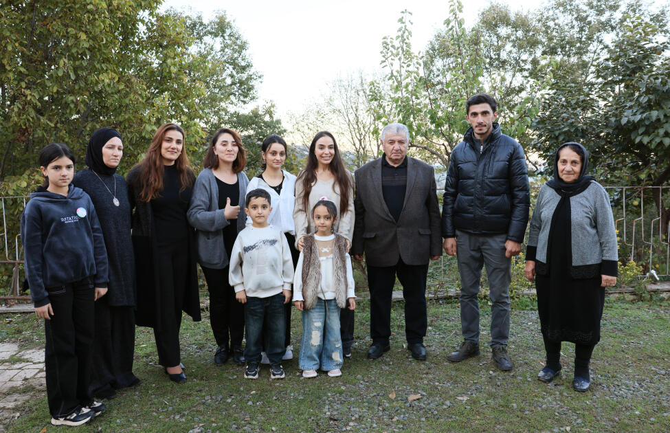 Heydər Əliyev Fondunun vitse-prezidenti Leyla Əliyeva çoban Xanışın ailəsi ilə görüşüb