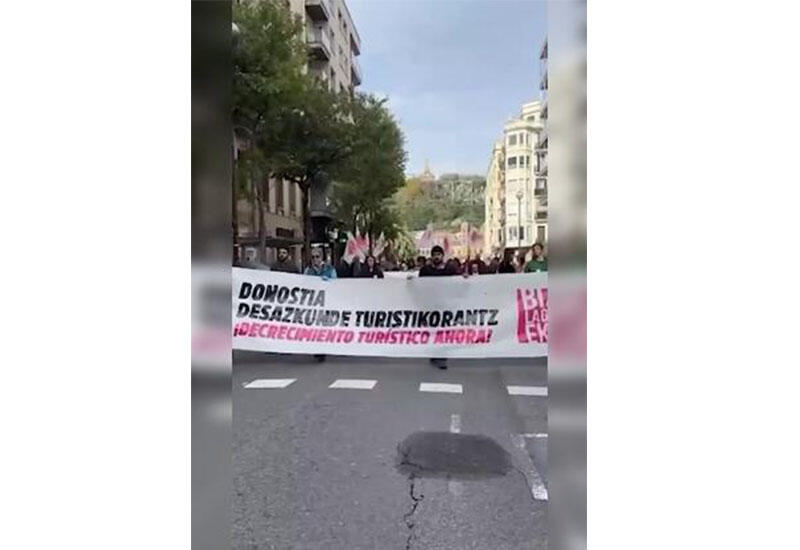 Митинг против туризма в Испании попал на видео