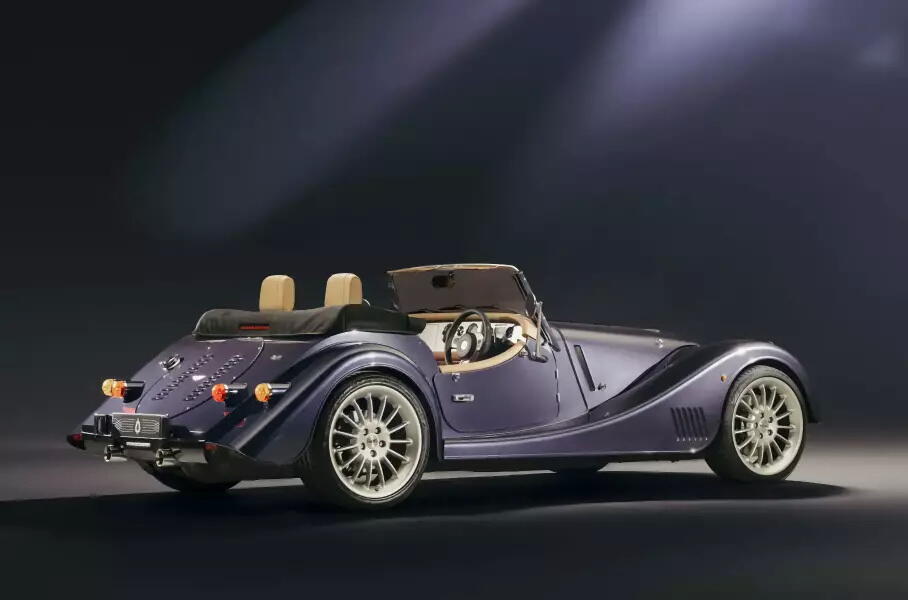 Morgan Plus Six получил «прощальную» версию Pinnacle