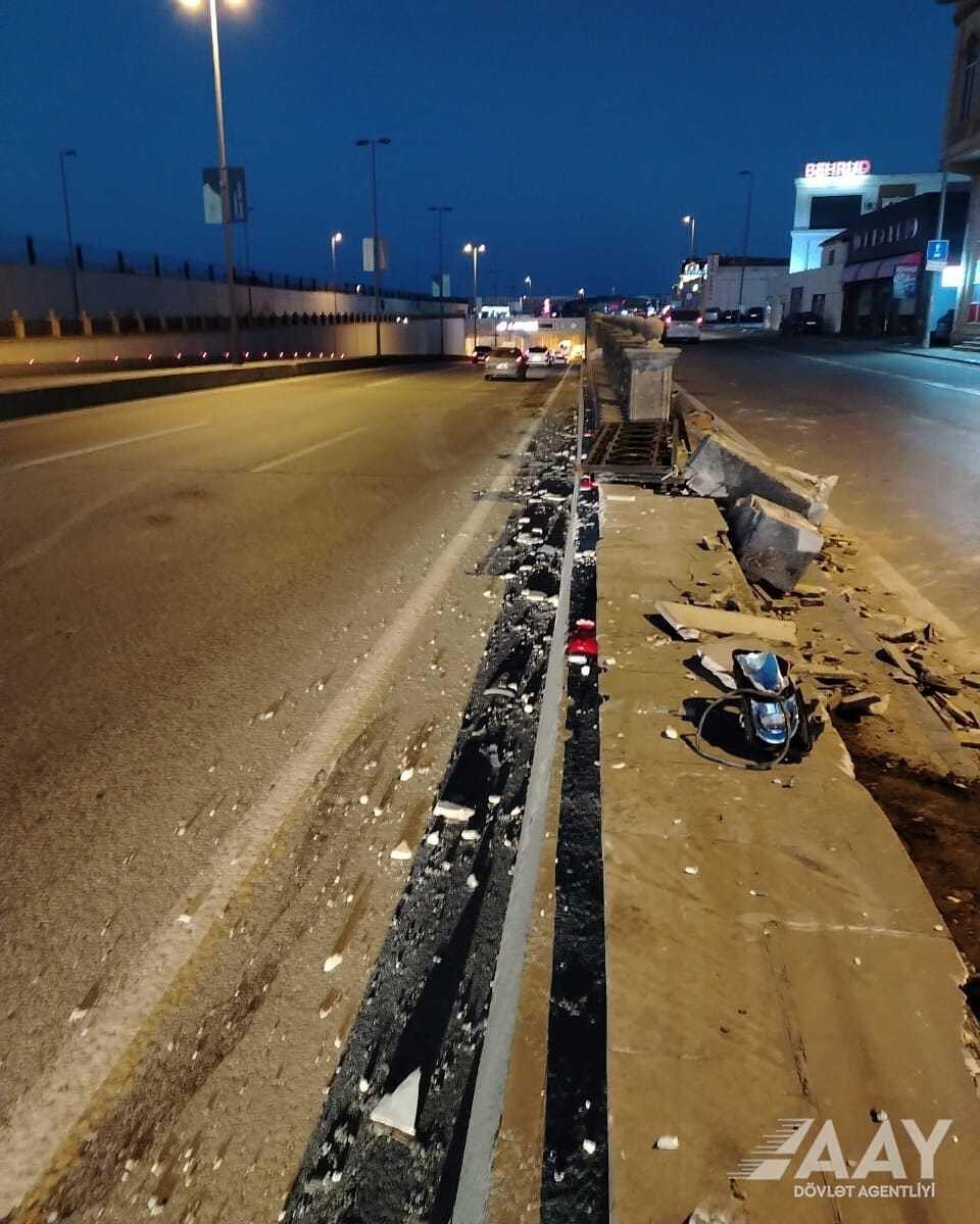 Yük maşını tunelin kənarına çırpıldı