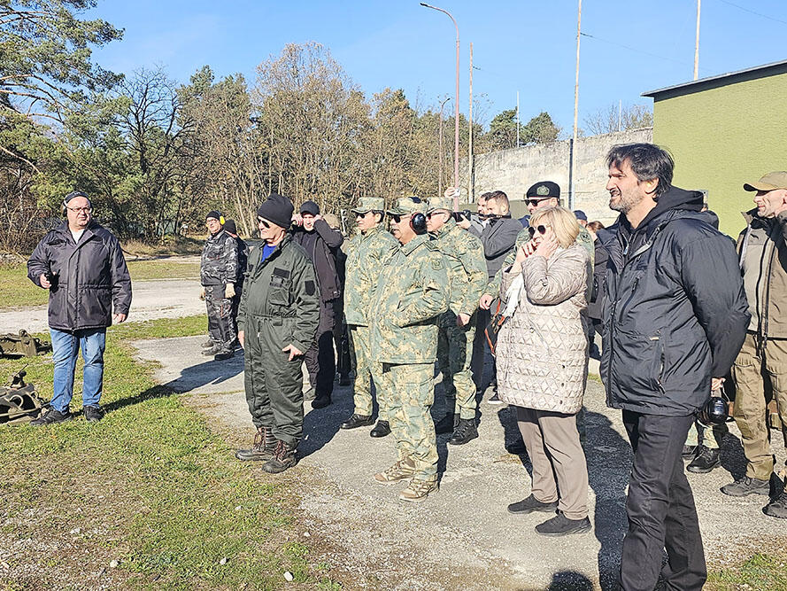 Zakir Həsənov Slovakiyada döyüş texnikaları ilə tanış olub