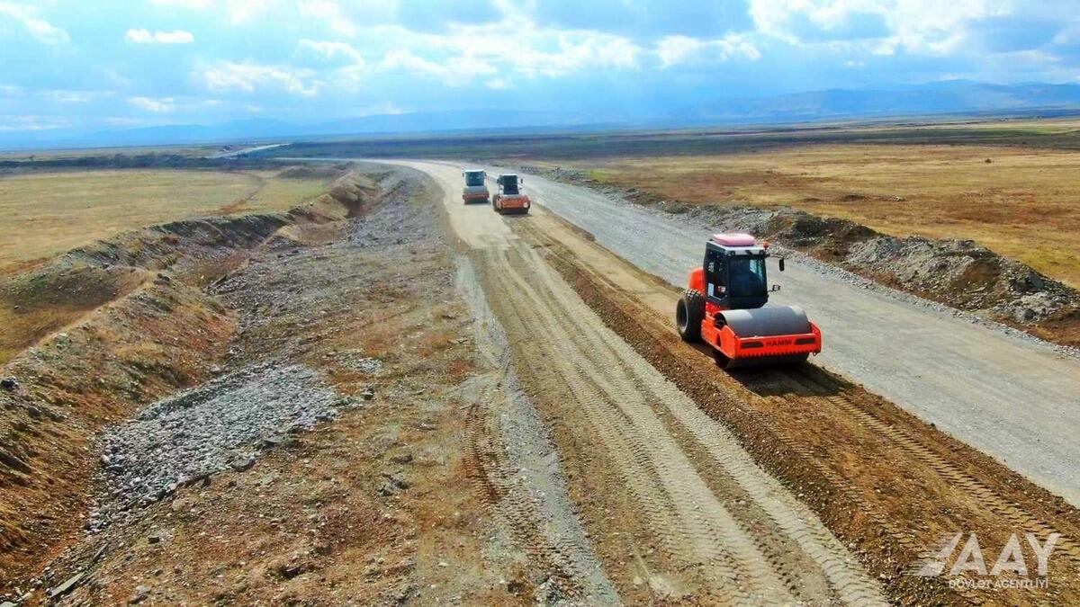 В Карабахе строится новая дорога